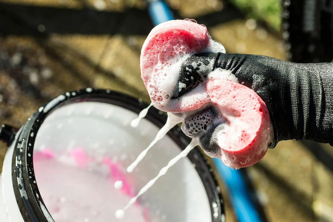 Muc-Off Expanding Cleaning Sponge 6 Muc-Off Expanding Cleaning Sponge